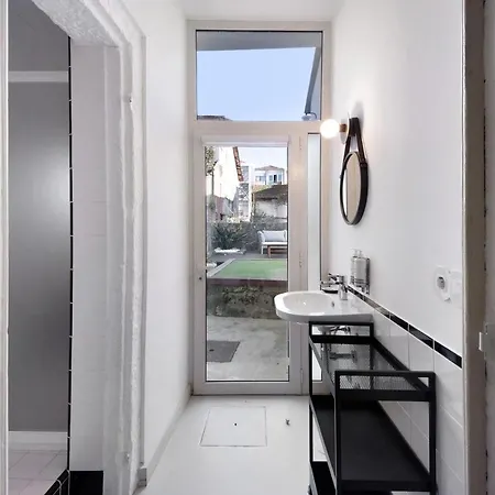 Crooked Floor House - Ground Floor Apartament