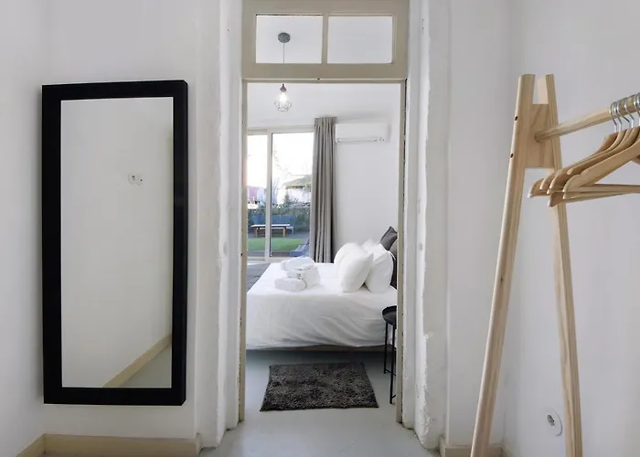 Crooked Floor House - Ground Floor *