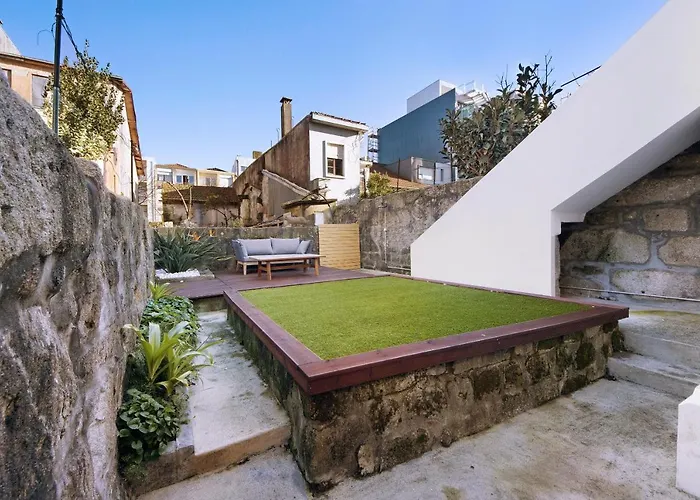 Crooked Floor House - Ground Floor *