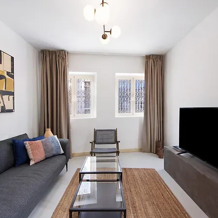 Crooked Floor House - Ground Floor Apartment *